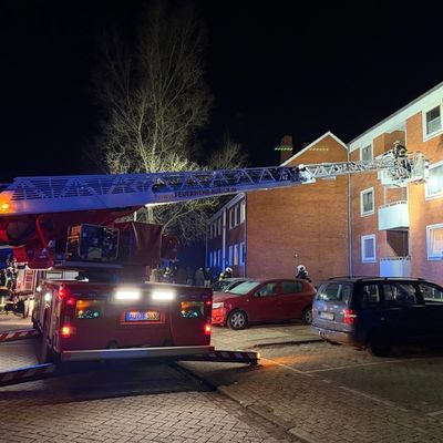 FW-AUR: Räumlichkeiten nach Küchenbrand unbewohnbar