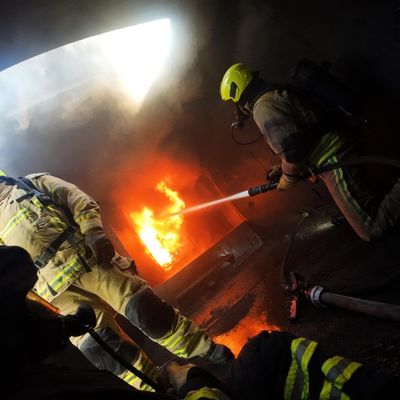 FW-EN: Feuerwehr Herdecke trainiert realistische Brandeinsätze in einem Übungscontainer - Hygienekonzept wird beübt
