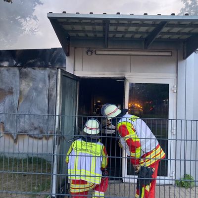 FW Minden: Brand mehrerer Schulcontainer