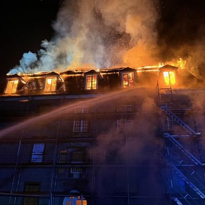 FW-Velbert: Brand im Herrenhaus des Schloss Hardenberg