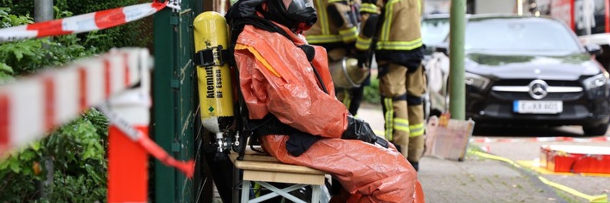 FW-E: Gefahrguteinsatz nach Atemwegsreizung - Unbekannte Substanz sorgt für Großeinsatz