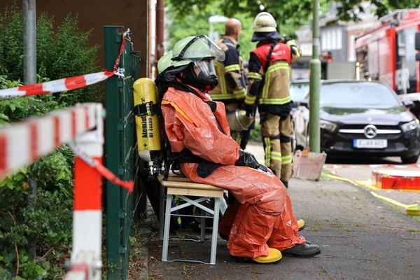 FW-E: Gefahrguteinsatz nach Atemwegsreizung - Unbekannte Substanz sorgt für Großeinsatz