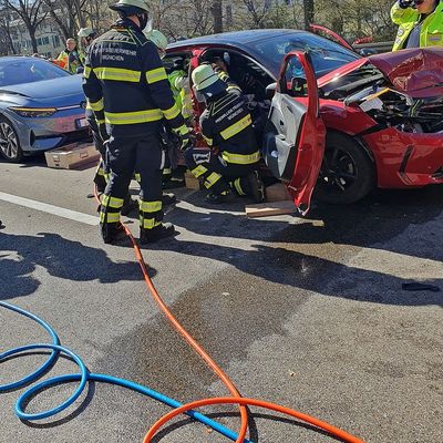 FW-M: Vollsperrung nach Verkehrsunfall (BAB 95 Fürstenried)
