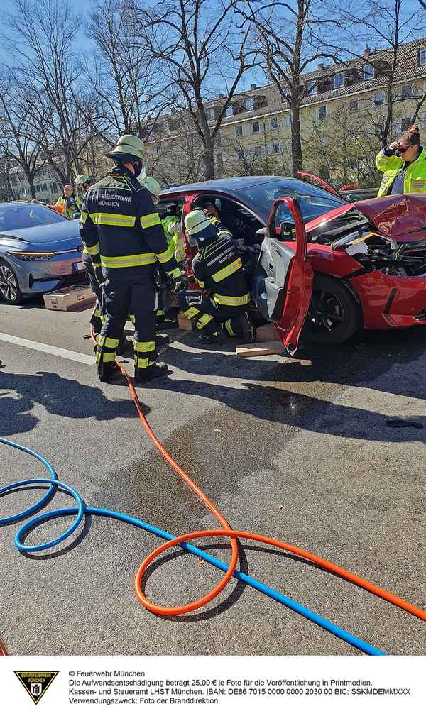 FW-M: Vollsperrung nach Verkehrsunfall (BAB 95 Fürstenried)
