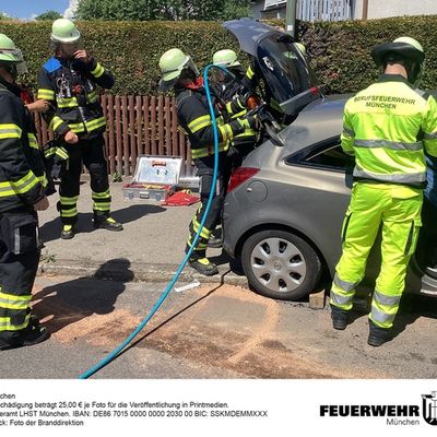 FW-M: Schweres Gerät zur schonenden Rettung (Aubing)