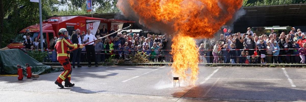 FW Neumünster: 112 Jahre Berufsfeuerwehr Neumünster: Jubiläums-Wochenende mit Blaulichtmeile zieht über 10.000 Gäste an