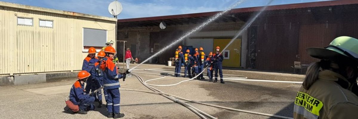 FW Weinheim: Nachwuchs rettet Zukunft - Weinheimer Jugendfeuerwehr im Großeinsatz