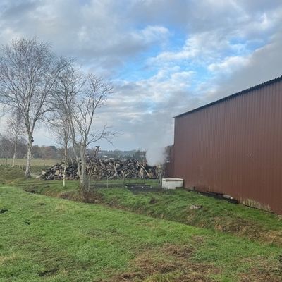 FW-AUR: Hallenanbau brannte aus