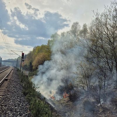 FW Südheide: Böschungsbrand an der Bahnstrecke zwischen Unterlüß und Suderburg