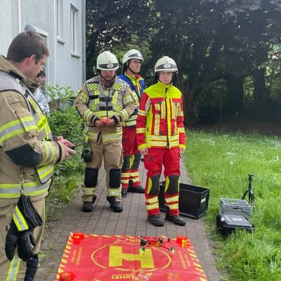 FW Lehrte: Wohnung in Lehrte brennt komplett aus