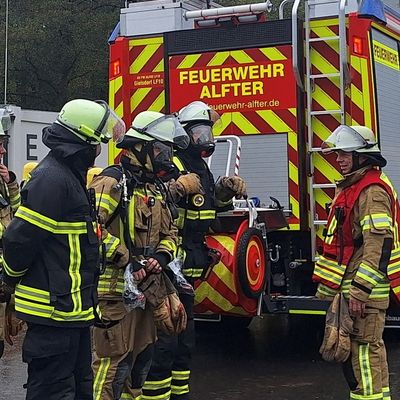 FW Alfter: Jahresübung der Freiwilligen Feuerwehr Alfter - Zwei simulierte Brandeinsätze in Sonderbauten im Gemeindegebiet Alfter