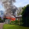 FW Hünxe: Brand eines Carports - Übergreifen der Flammen durch Feuerwehr verhindert