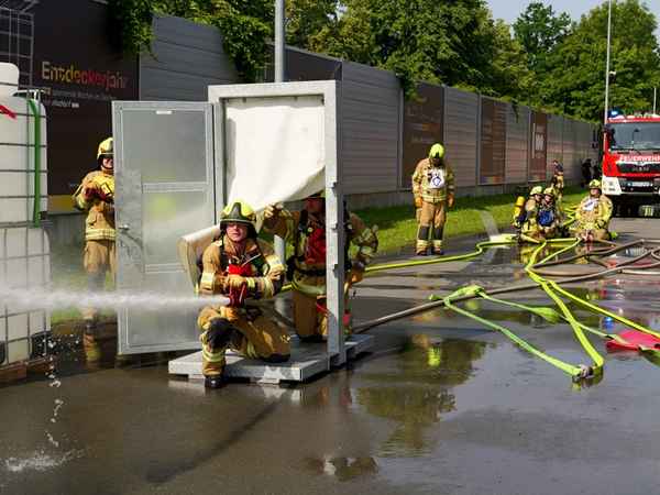 FW-PB: Rund 450 Feuerwehrleute zeigen ihr Können beim Leistungsnachweis