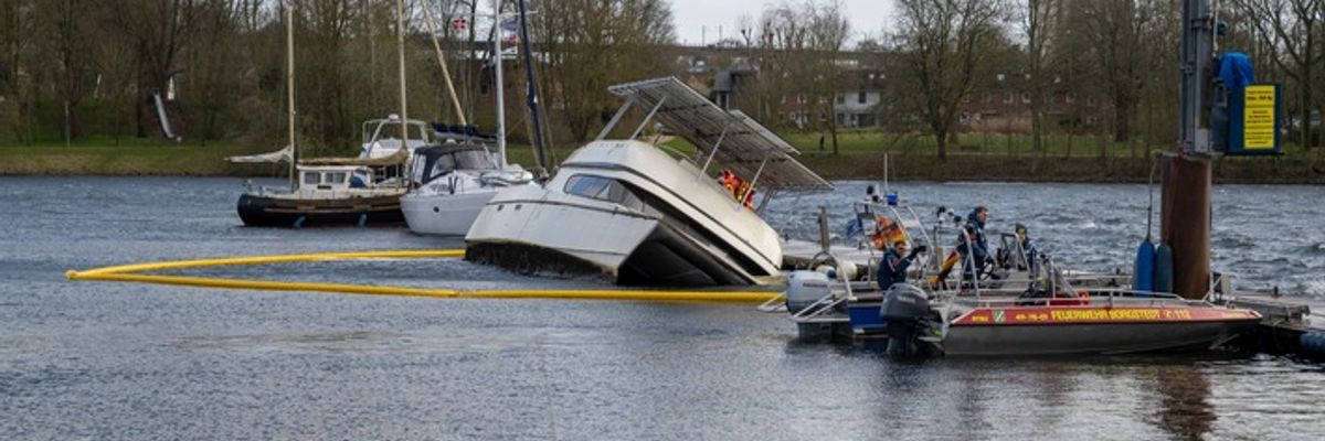 FW-RD: Feuerwehreinsatz am Büdelsdorfer Yacht Club: Katamaran droht zu sinken