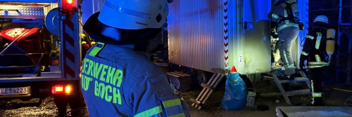Feuerwehr Goch: Akku löst Feuer in Bauwagen aus