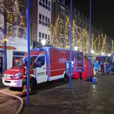 FW Düren: Zimmerbrand in Gewerbeobjekt am Kaiserplatz