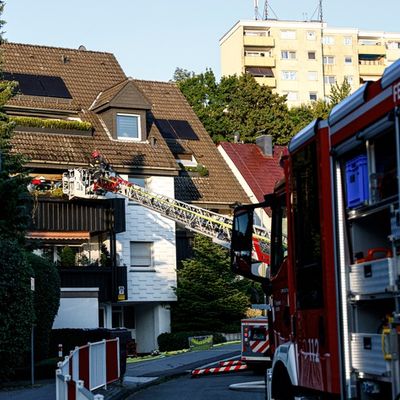FW-MK: Arbeitsintensiver Tag für die Feuerwehr Iserlohn Feuer auf Balkon, Brandgeruch in Hennen, Kritischer Wohnungsbrand am Dördel