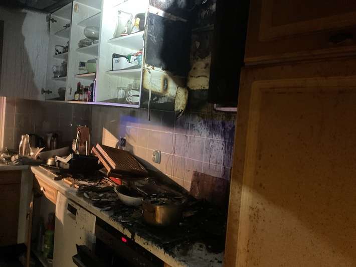 FW-DO: Küchenbrand in Dortmund Wellinghofen - Feuerwehr verhindert größere Brandausbreitung