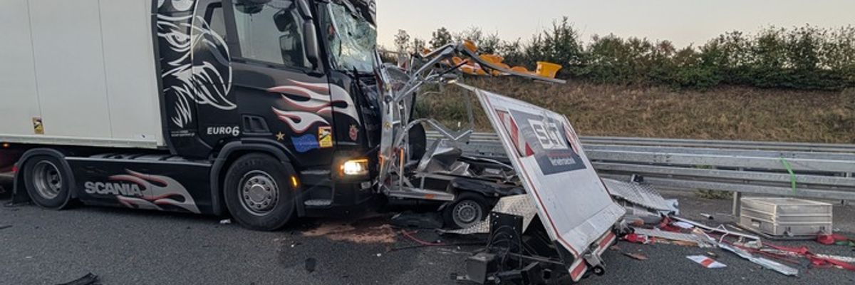 FW Bad Oeynhausen: LKW fährt auf Autobahn in Baustellenabsicherung