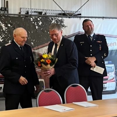 FW-AUR: Besondere Ehrung für 70 Jahre Feuerwehrmitgliedschaft