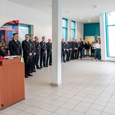FW Stuttgart: Traumberufe bei der Feuerwehr Stuttgart: Stellenausschreibungen und Beförderungen