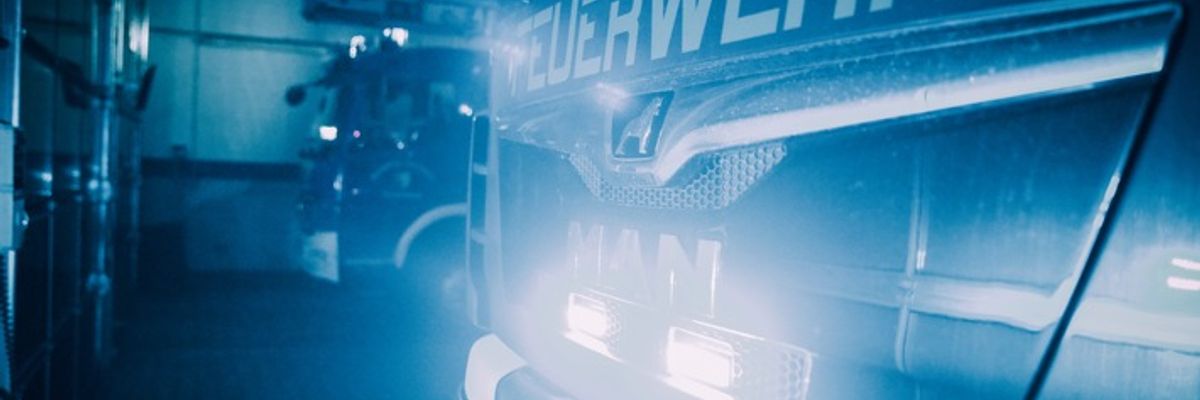 FFW Schwalmtal: Brandgeruch und ausgelöster Heimrauchmelder - Nachbarn retten Seniorin aus verrauchter Wohnung