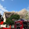 FW Südheide: Schuppenbrand greift auf Dachstuhl über-Feuerwehren in Hermannsburg im Großeinsatz
