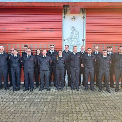 FW Bergheim: Beförderungen und Ernennungen bei der Feuerwehr Bergheim Lehrgang abgeschlossen und nächster steht in den Startlöchern - Weitere Mitarbeiter befördert
