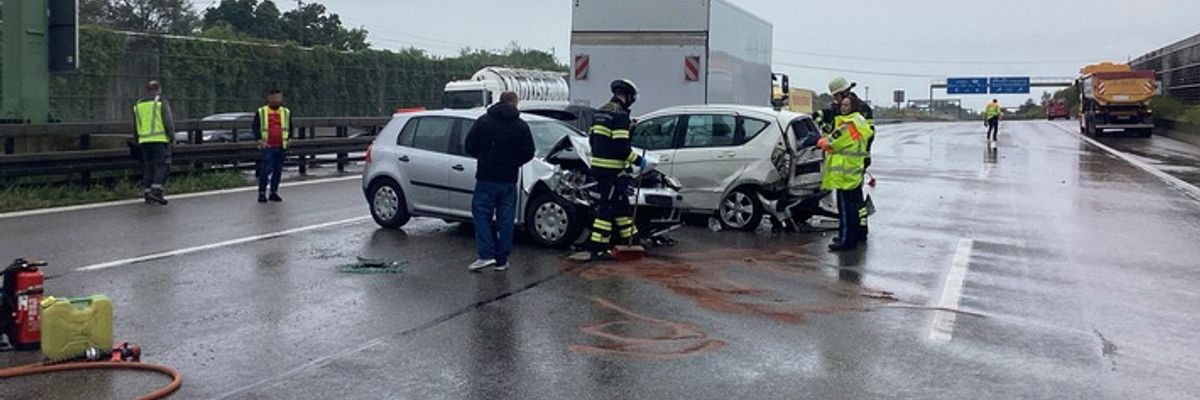 FW-M: Vollsperrung der A99 nach Verkehrsunfall (Allach)