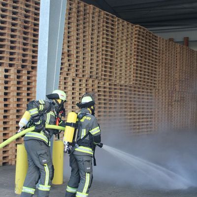 FW-WRN: Übung der Freiwilligen Feuerwehr Werne bei Hölscher Palettenservice