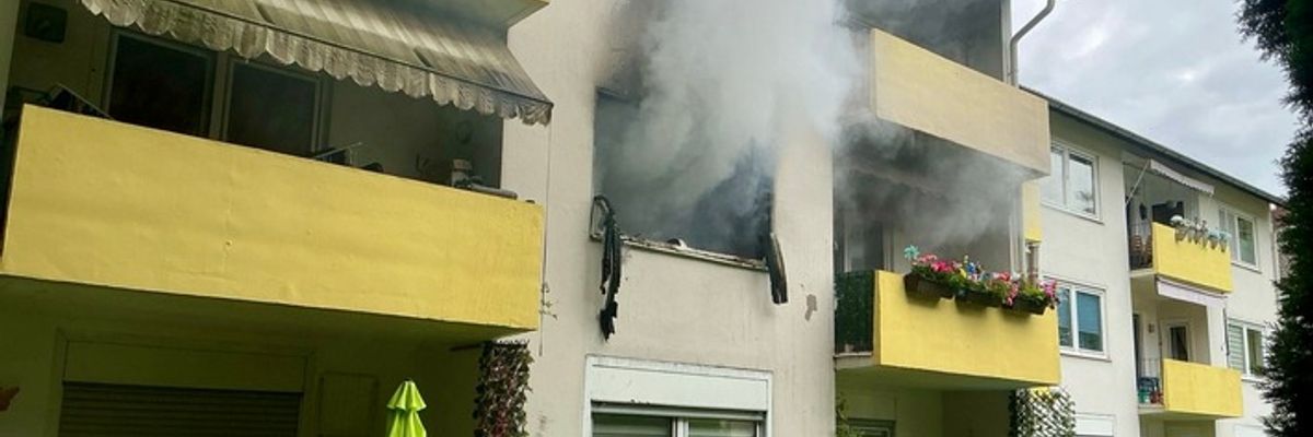 FW-E: Ausgedehnter Zimmerbrand in Essen-Frillendorf - Mehrfamilienhaus derzeit nicht bewohnbar