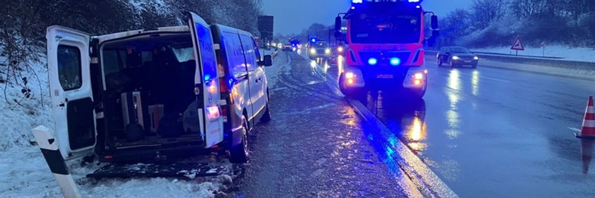 FW-RS: Verkehrsunfall auf der Autobahn sowie mehrere wetterbedingte Rettungsdiensteinsätze in den Morgenstunden