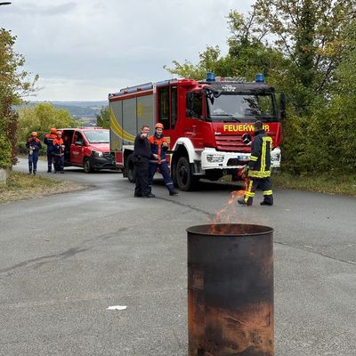 FW Beverungen: 24 Stunden im Einsatz / Berufsfeuerwehrtag der Jugendfeuerwehren Beverungen, Dalhausen und Herstelle