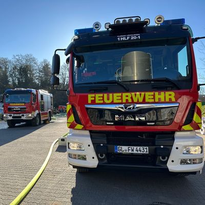 FW Leichlingen: Großbrand in Gewerbebetrieb und zwei weiteren Einsätze an einem Tag
