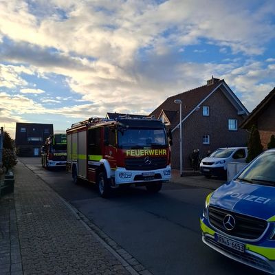 FW Bocholt: Gasflasche explodiert in Biemenhorst - Ofenteile fliegen bis zu 10 Meter weit