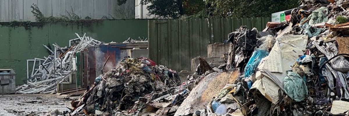 FW-EN: Folgemeldung zum Brand in der Nierfeldstraße: Feuerwehr Herdecke weiterhin im Großeinsatz