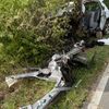 FW Lehrte: PKW-Fahrer überlebt Kollision mit Baum nicht