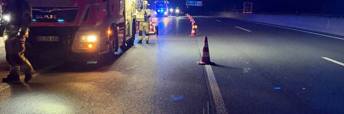 FW-RS: Pkw-Brand auf der A1 Zwei Insassen bleiben unverletzt