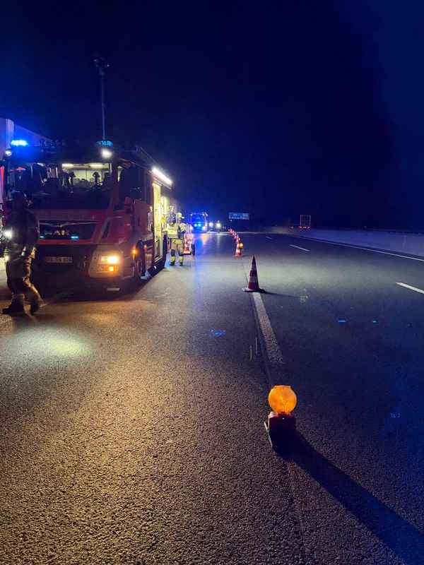 FW-RS: Pkw-Brand auf der A1 Zwei Insassen bleiben unverletzt