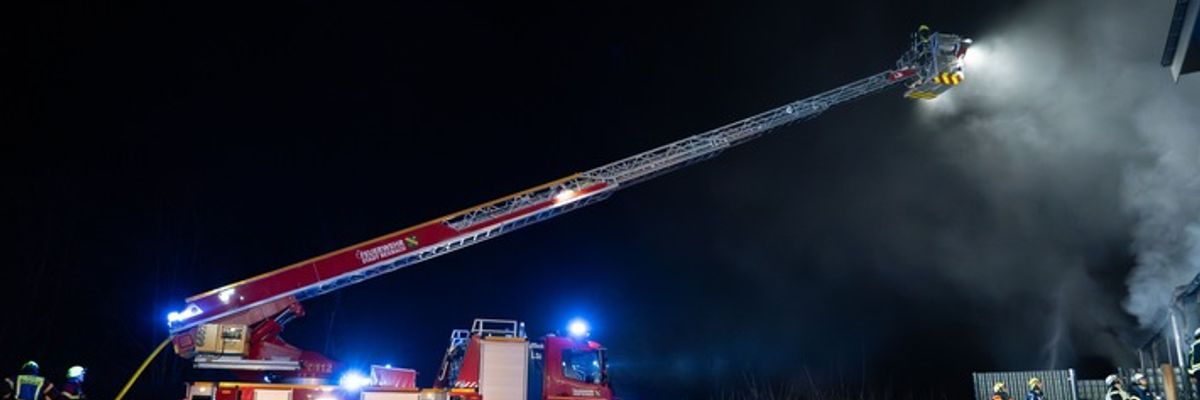 FW LK Neunkirchen: Großbrand in Wellesweiler Fitnessstudio