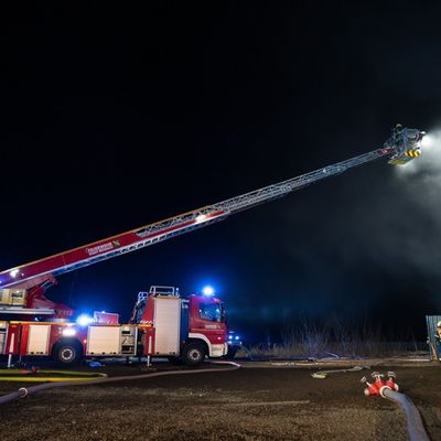 FW LK Neunkirchen: Großbrand in Wellesweiler Fitnessstudio