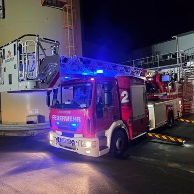 FW-AR: Jahresübung des Löschzuges Arnsberg bei der Sauerländer Spanplatte