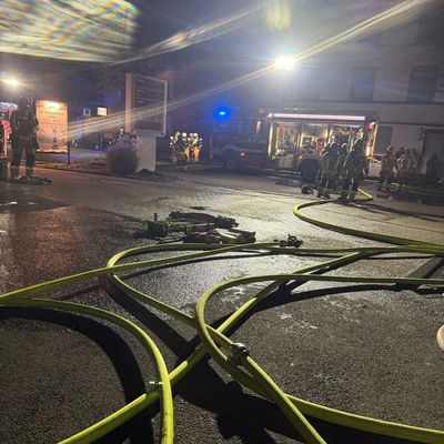 FW-EN: Brand im Tankstellengebäude in Hattingen-Welper - Feuerwehr verhindert Ausbreitung