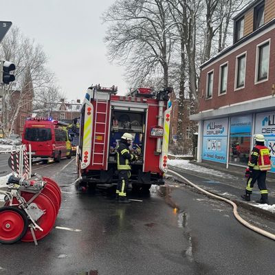 FW-AUR: Feuer in Wohnung rasch bekämpft