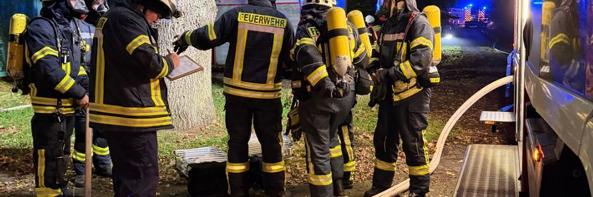 FW-ROW: Realitätsnahe Alarmübung fordert Feuerwehr und Rettungsdienst
