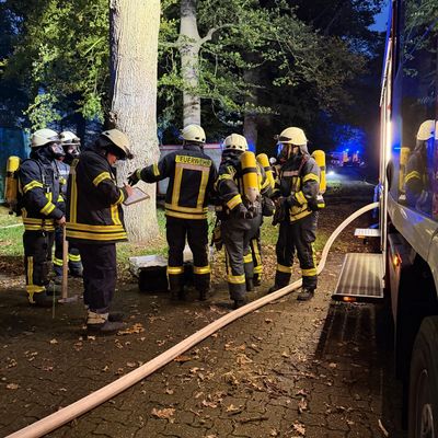 FW-ROW: Realitätsnahe Alarmübung fordert Feuerwehr und Rettungsdienst