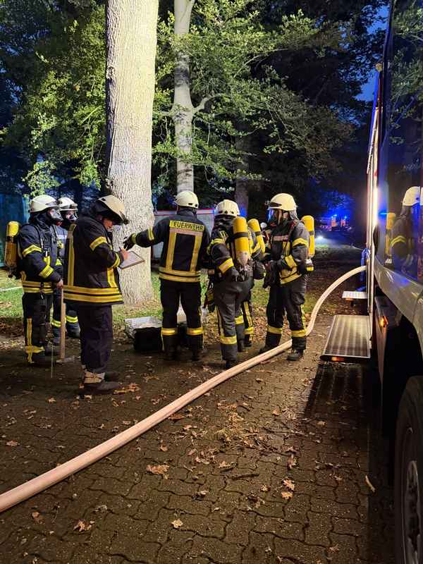 FW-ROW: Realitätsnahe Alarmübung fordert Feuerwehr und Rettungsdienst
