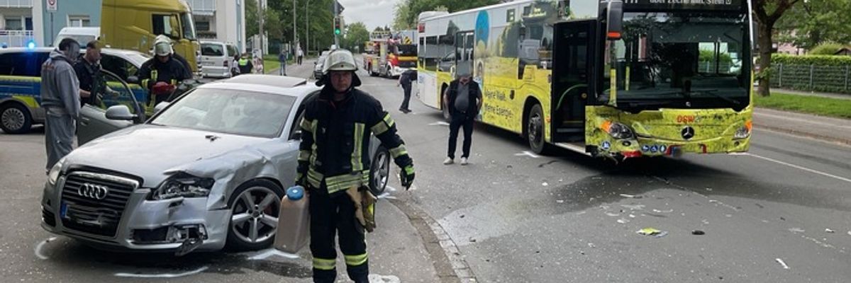 FW-DO: Verkehrsunfall zwischen Pkw und Linienbus in Eving - eine verletzte Person