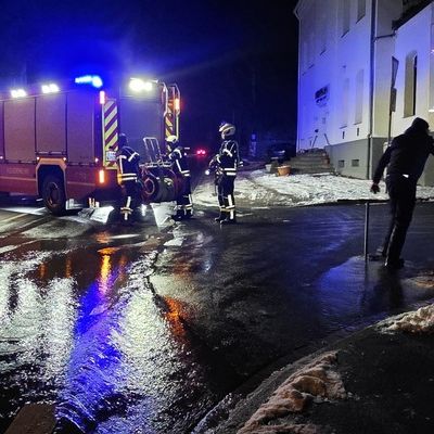 FW-EN: Wasserrohrbruch unter der Bochumer Straße