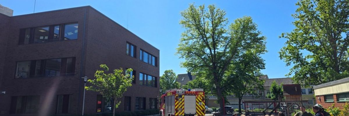 FW-WRN: Besuch der Feuerwehr an der Wiehagengrundschule: Brandschutz zum Anfassen